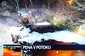 Výstup krízového štábu k znečisteniu potokov Hlinky a Moštenica