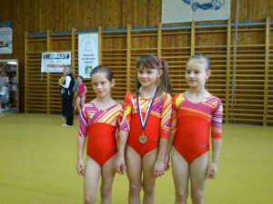 Gymnastický víkend v Prievidzi sa vydaril, medaily a poháre ostali doma