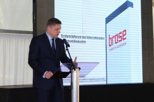 Predseda vlády SR ohlasuje investíciu nemeckého Brose v Prievidzi.
