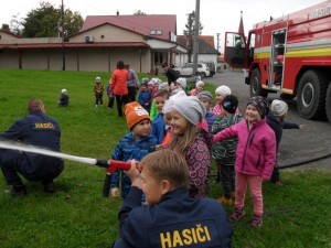 Deti spoznávali prácu hasičov