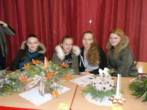 Študenti súťažili o najkrajší vianočný svietnik