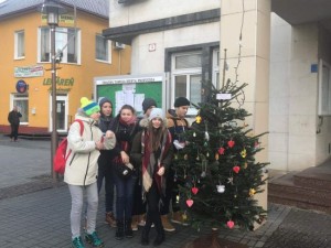Deti vyzdobili vianočné stromčeky