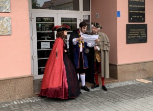 Prievidza má obnovený symbol historickej cesty MAGNA VIA